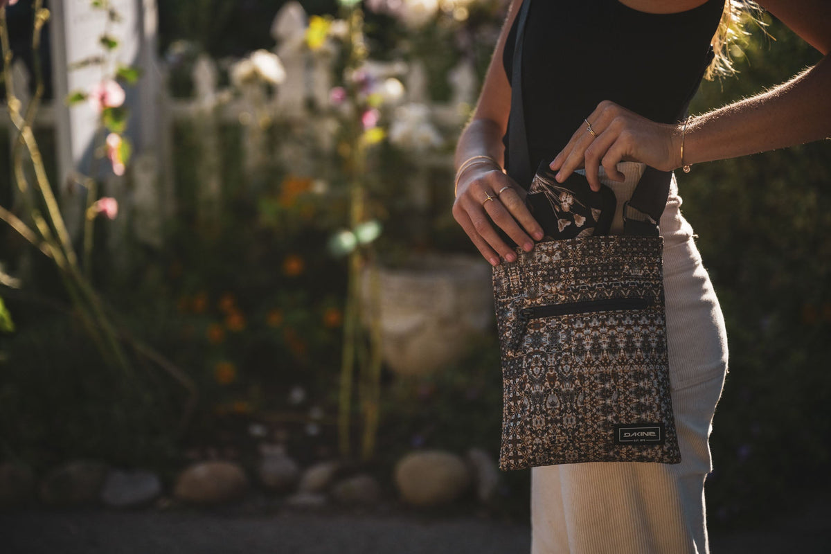Jive Crossbody - Mulled Basil