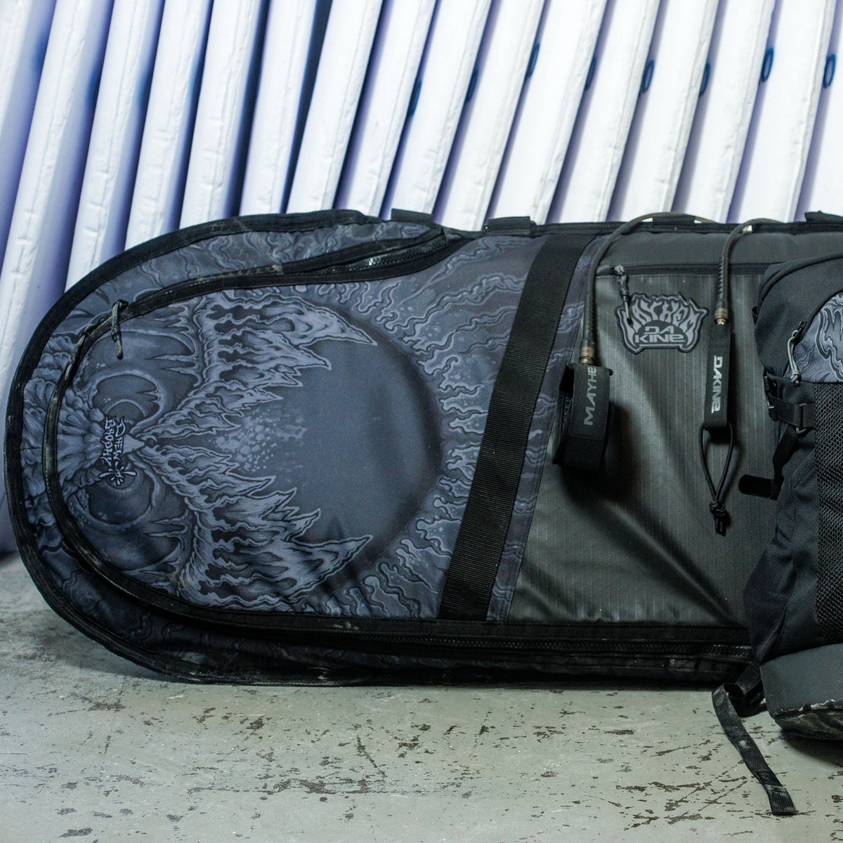 Daylight DLX Surfboard Bag Thruster X Mayhem - Mayhem Black